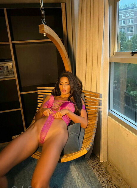 Phoebe Thompson high quality actress pictures