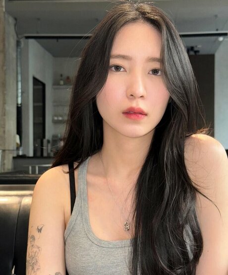 Mena Noona nude pornstar image