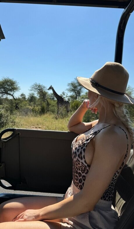 Giulie Hope Santana erotic star photo