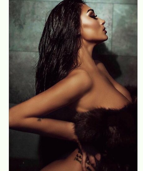 Pingvidii model beautiful picture