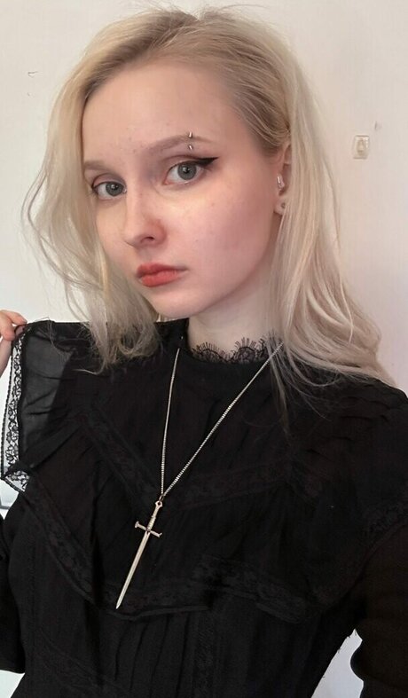 Sasha Gaier model art photos