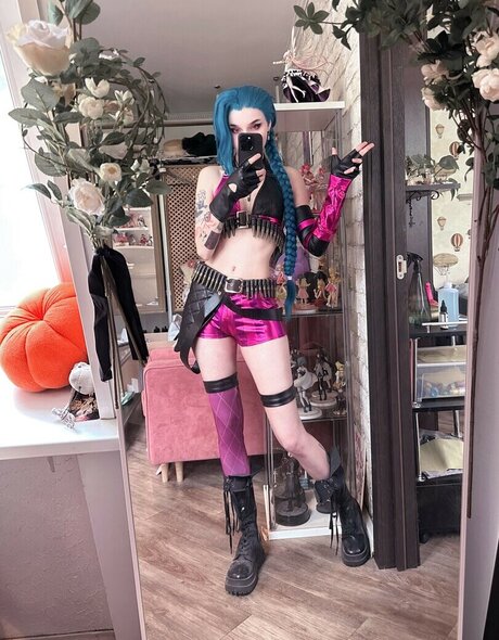 Sasha Gaier hot star photos