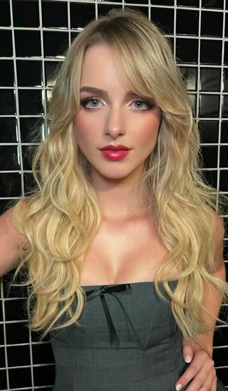 Mckenna Grace model pretty picture