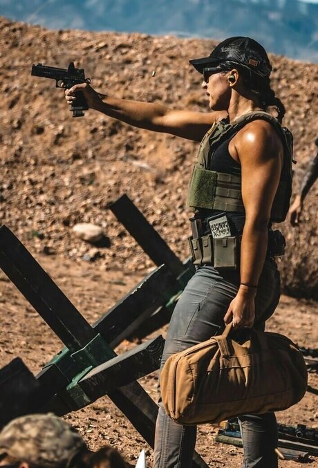 Tulsi Gabbard nudes actress photo