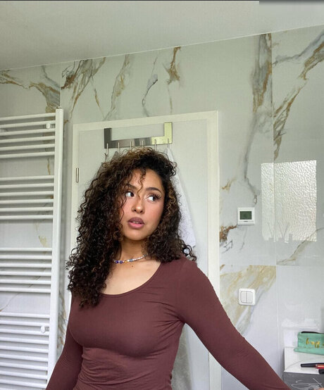 Kauta hot model images