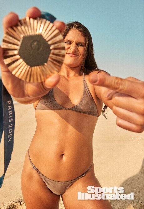 Ilona Maher model nudes picture