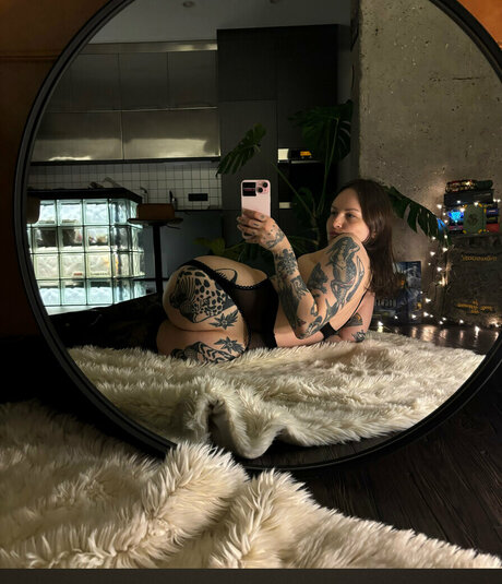 queenbellatrixx model nude img