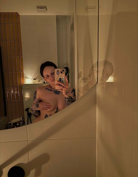 queenbellatrixx pretty star picture