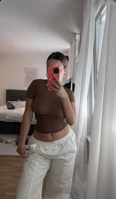 Luisa Senn hd model pic