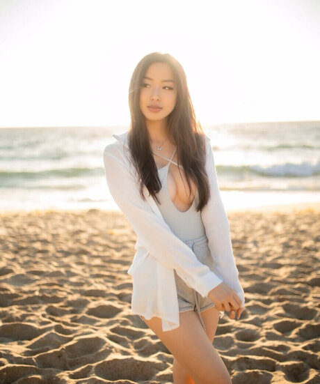 Winnie Chang star sexy pictures