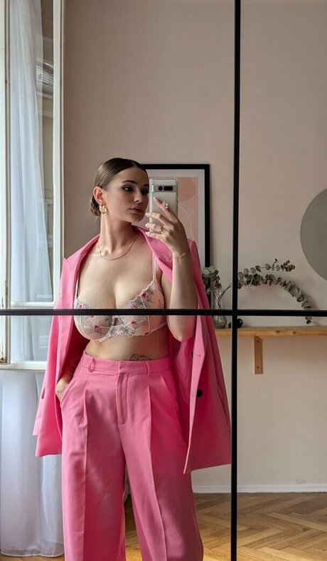 mini__pi g nudes actress gallery