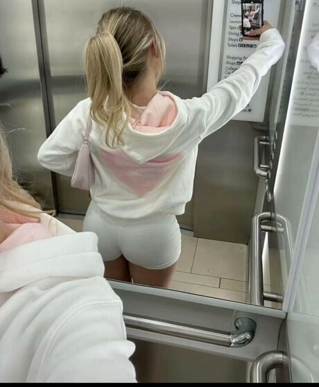 maya zrv sexy actress img