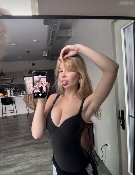 Blue World star top img