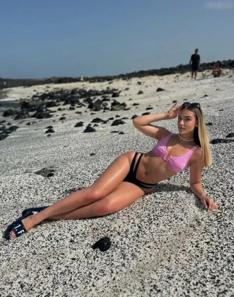 Rosajcb model naked images