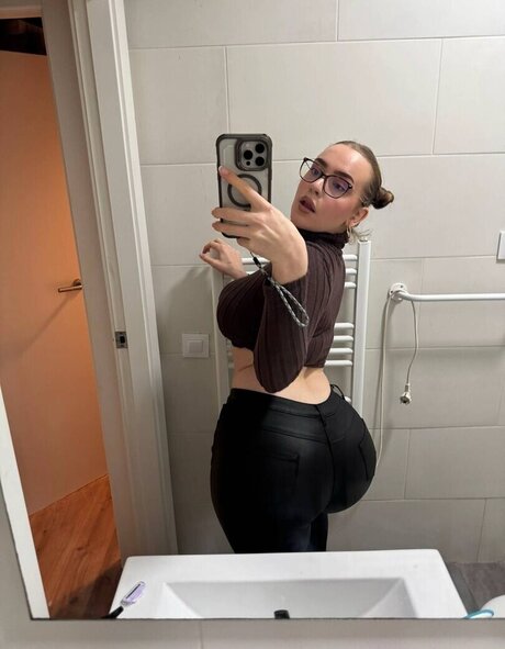 Dr Santi exclusive actress img