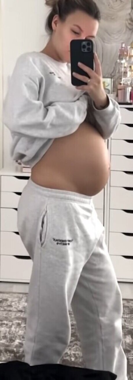 Dagi Bee pretty model pictures