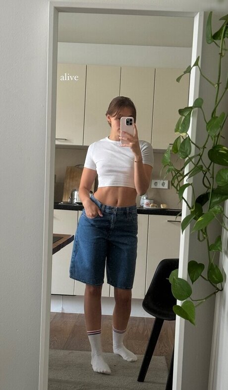 Greta Engelfried model top img