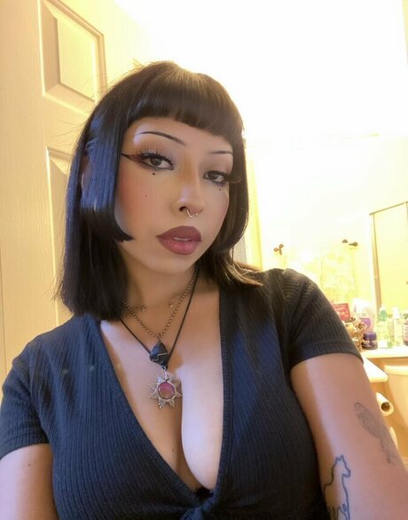 naatalliiee model art pic