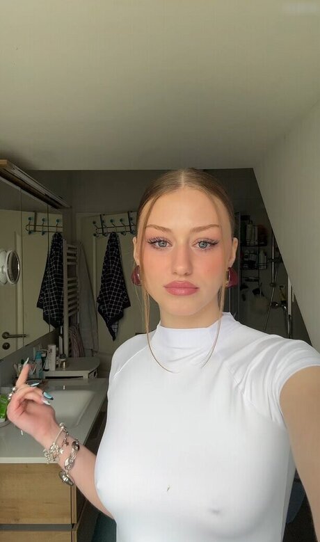 Yana Clare naked model gallery