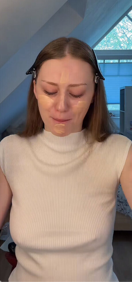 Yana Clare pretty actress gallery