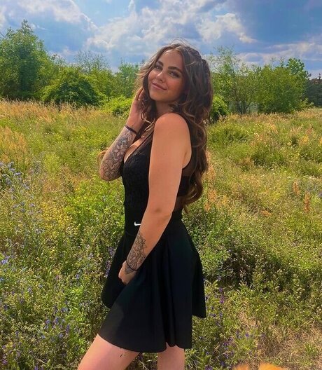 Tizeax hot pornstar image