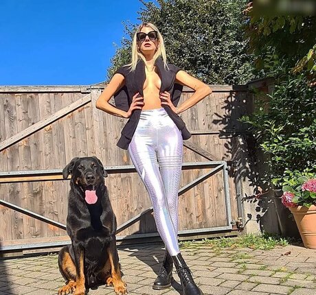 Simone Sevignani hot pornstar img