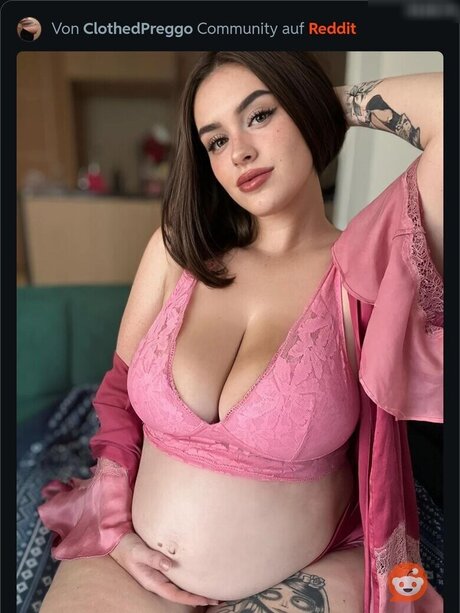 Lea Stays Peachy adult model images