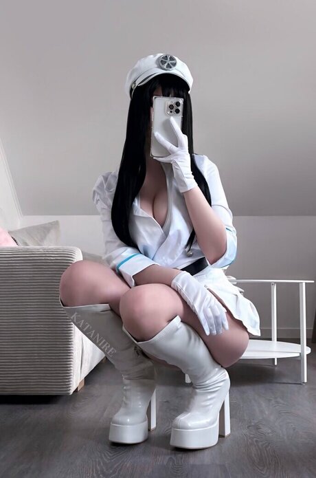 Katanire model naked photo