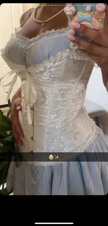 Sara Dobrik free model pics