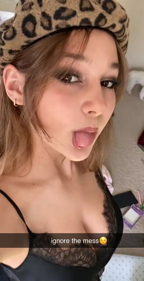 Sara Dobrik hot star gallery