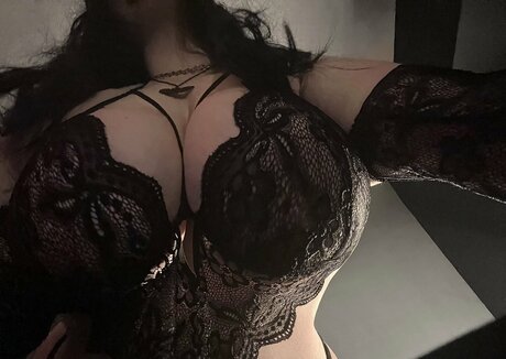 Blazingoth nudes actress image