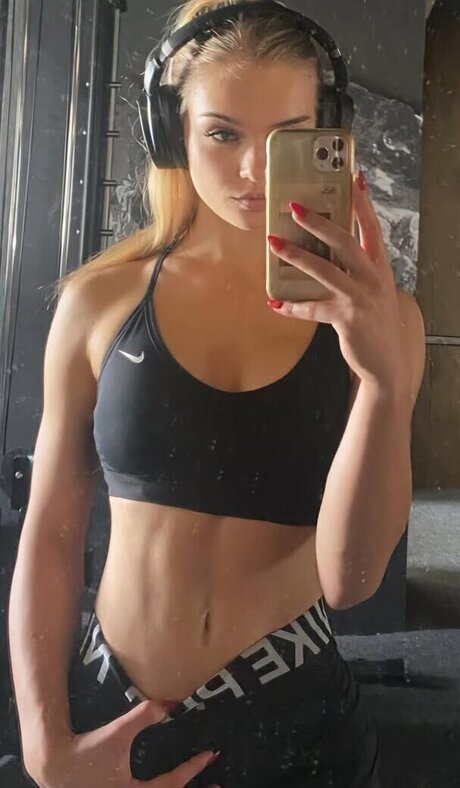 Thatsvroni top model pictures