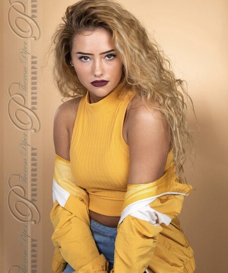 Megan Elizabeth nude model archive