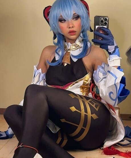 Brokuroos model sexy photos