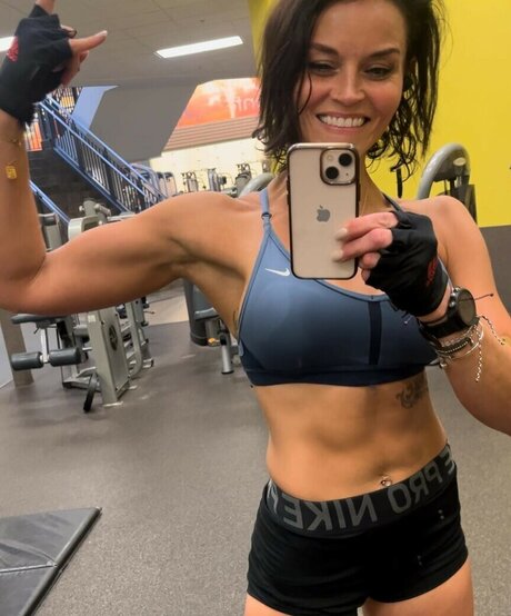 Julie Felton nudes model img