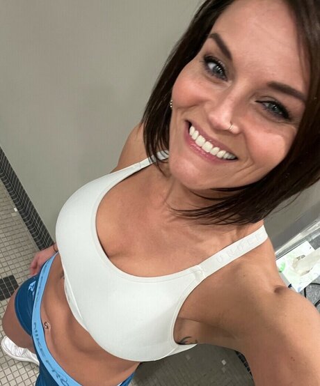 Julie Felton hot actress pictures