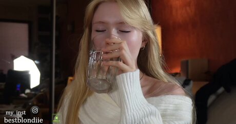 BestBlondiiecb pornstar naked img