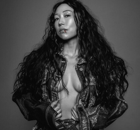 Sasami Ashworth xxx model pics