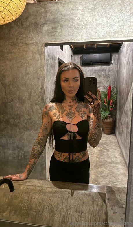 stefaniexlee model top img