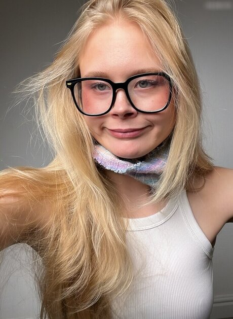 Marieejoan model porn image