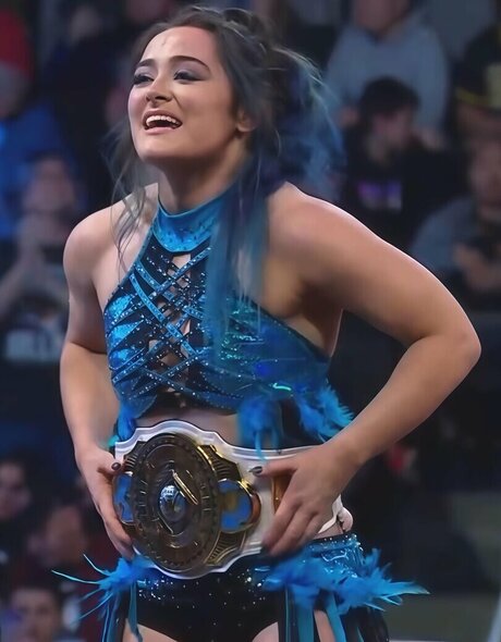 Lyra Valkyria nude model pics