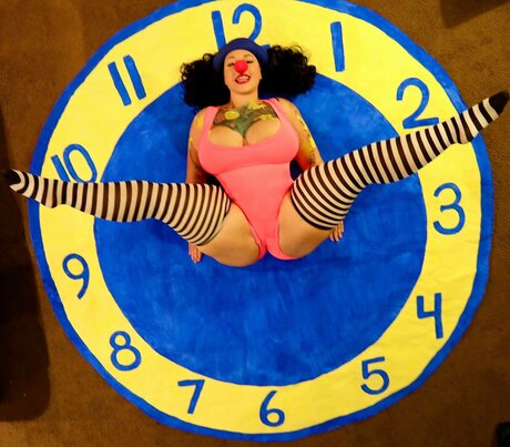 Shainarae naked model img