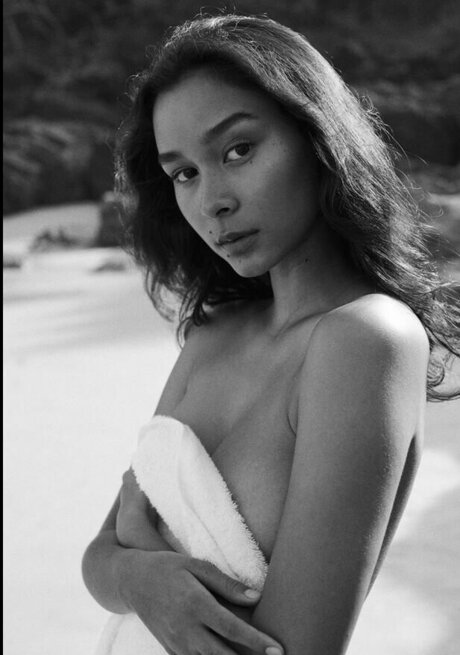 Monica Puddy model hot pics