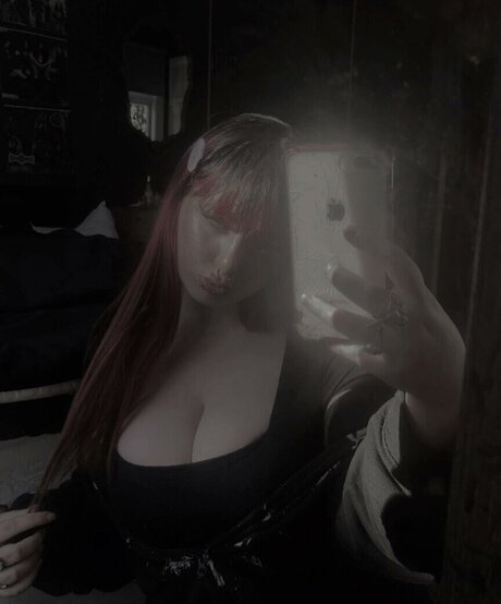 Livdracula art actress gallery