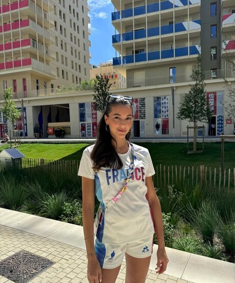 Sara Balzer model naked pics