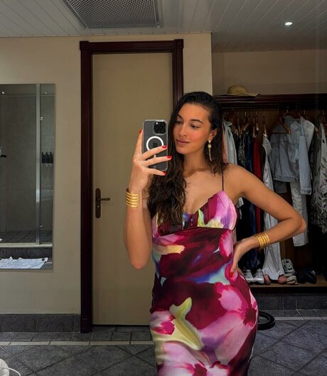 Sara Balzer nice model pic