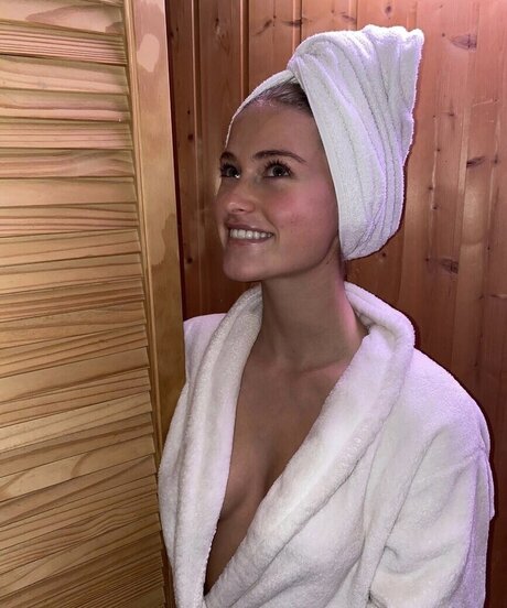 Zoe Kaeppele exclusive pornstar gallery