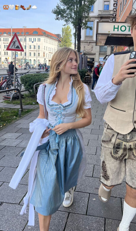 Zoe Kaeppele star top photos