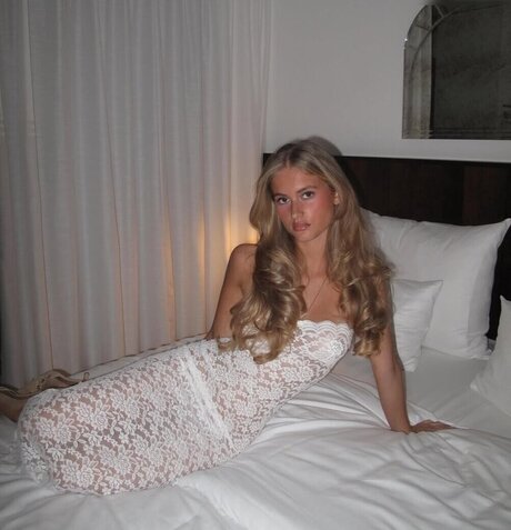 Zoe Kaeppele star nude image