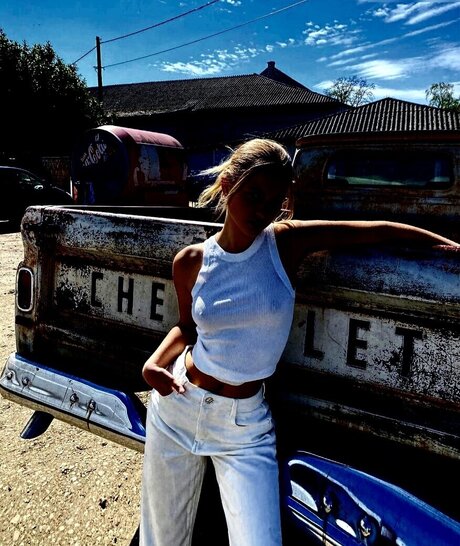 Zoe Kaeppele high quality model pic